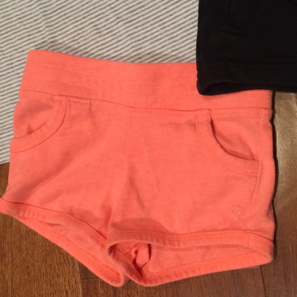 Carter’s play wear set - 4T - Picture 3 of 5